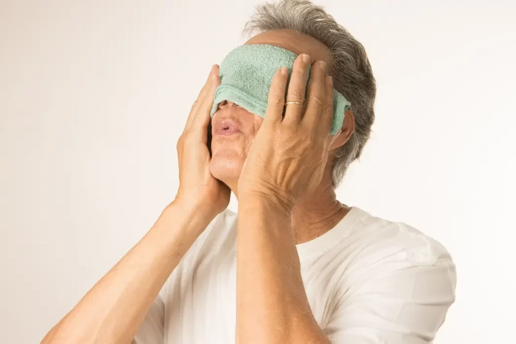 How to Soothe Irritated Eyes at Home thumbnail