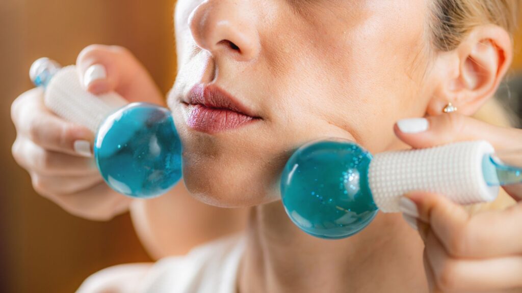 The Right Way to Apply a Cold Pack to a Facial Injury thumbnail