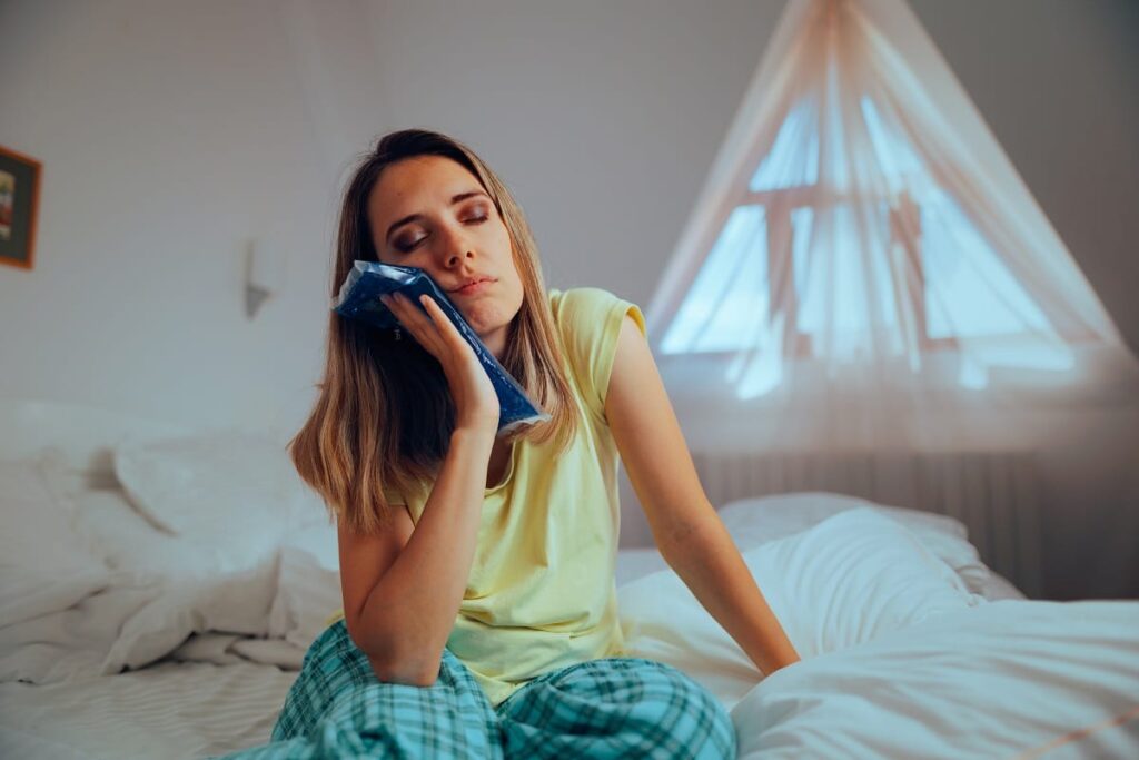 Home Remedies for a Sore Jaw After Impact thumbnail