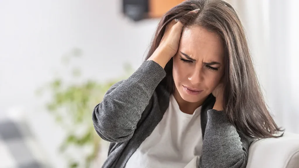 What to Do After Bumping Your Head (And Signs to Watch For) thumbnail