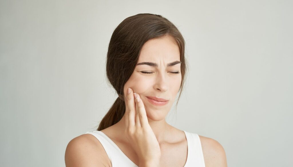Home Remedies for a Sore Jaw After Impact thumbnail