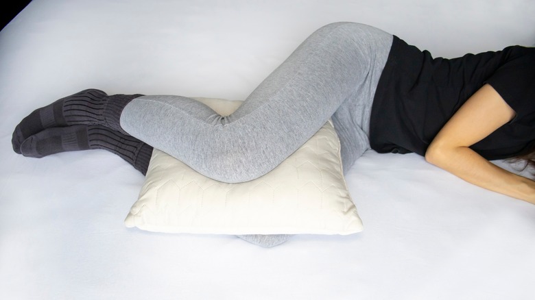What sleeping position relieves gas? thumbnail