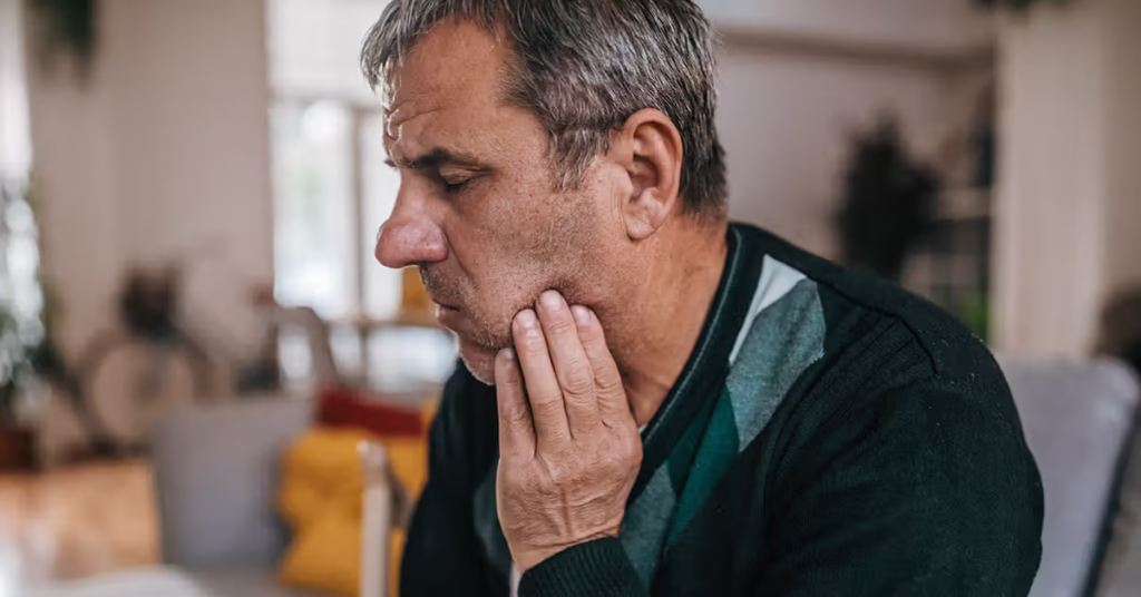 Home Remedies for a Sore Jaw After Impact thumbnail