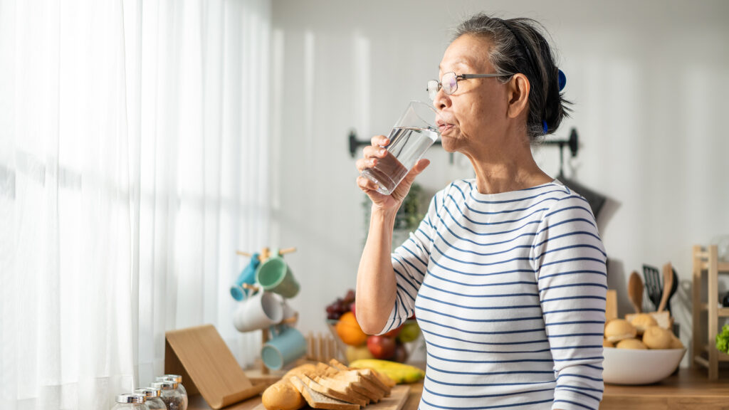 How to Rehydrate Properly After Stomach Trouble thumbnail