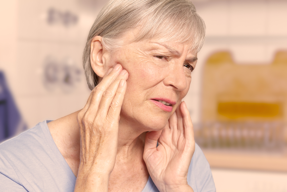 Home Remedies for a Sore Jaw After Impact thumbnail